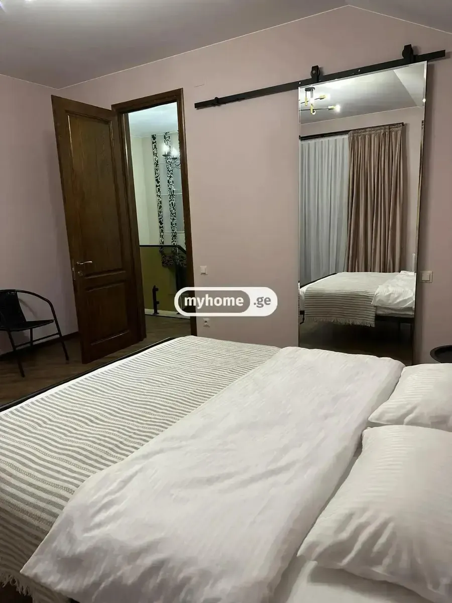House, 5-room, 200 m²