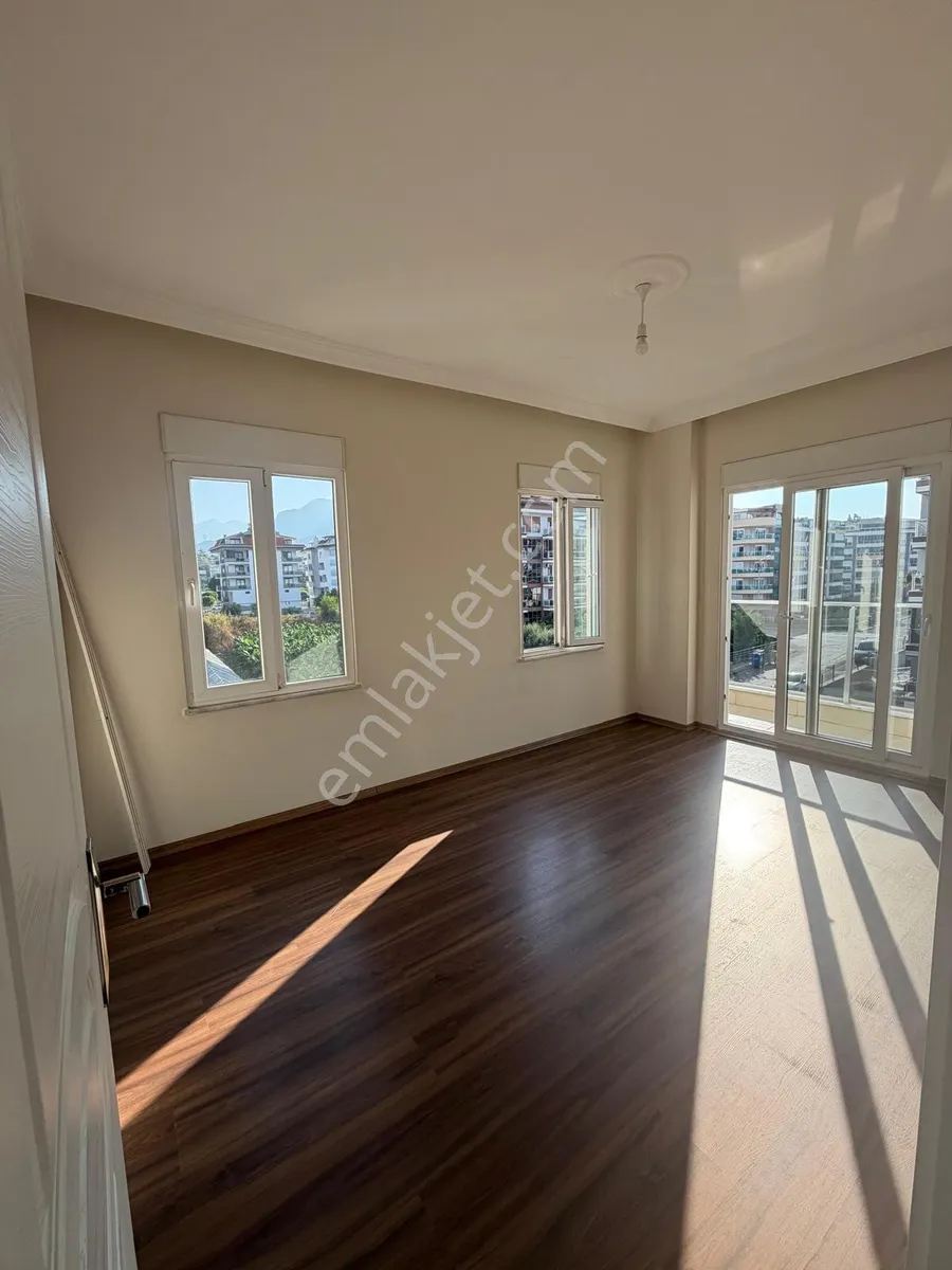 Apartment, 3-room, 130 m²
