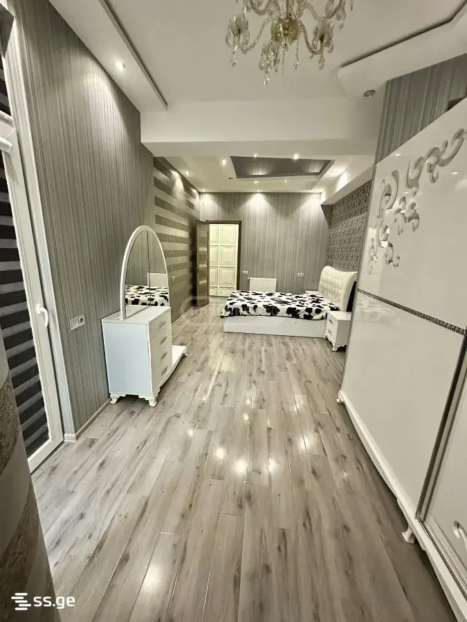 Apartment, 5-room, 180 m²