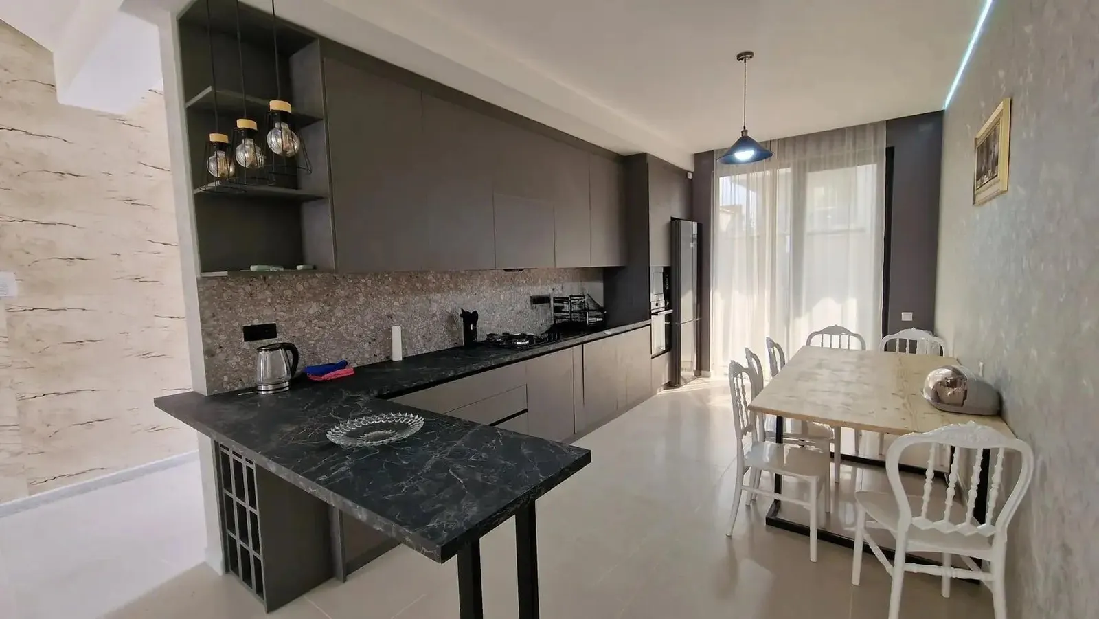Дом, 6-комн., 320 м²
