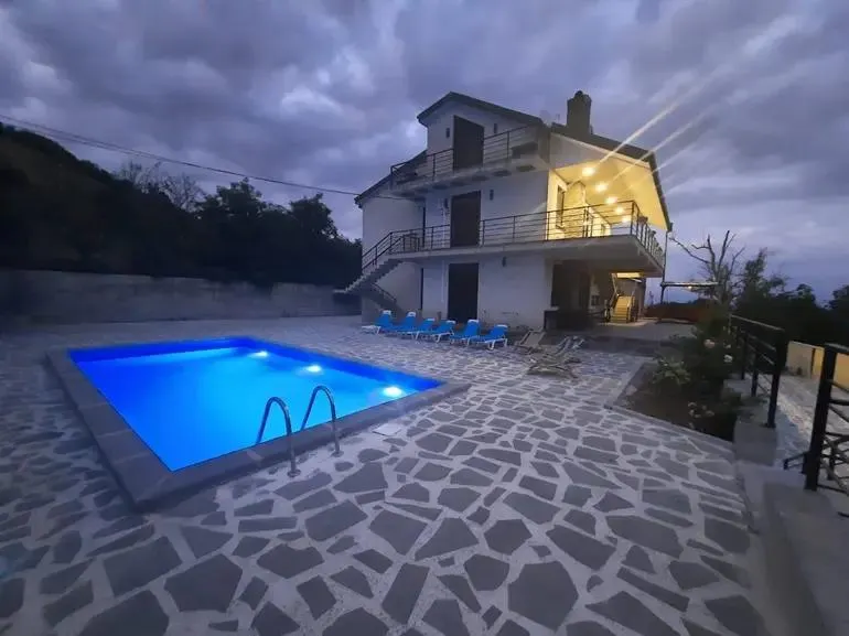 Дом, 10-комн., 467.5 м²