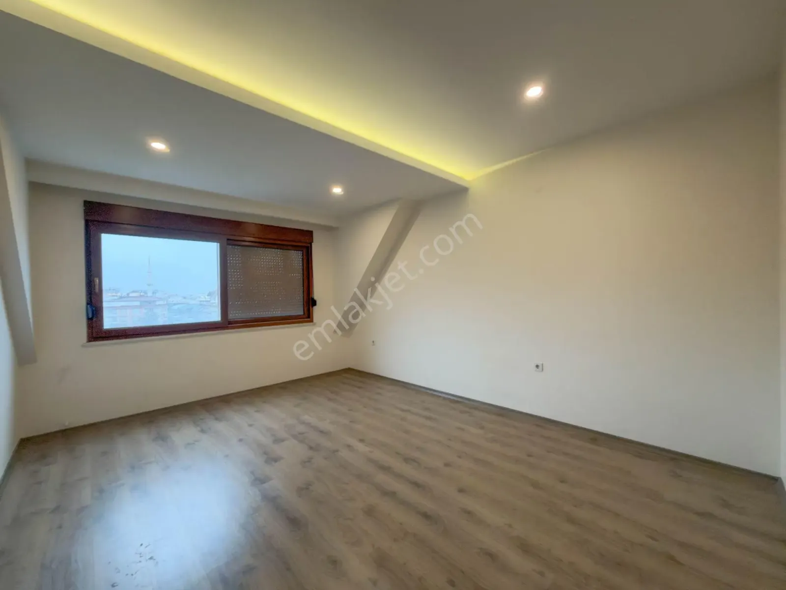 Apartment, 5-room, 182 m²