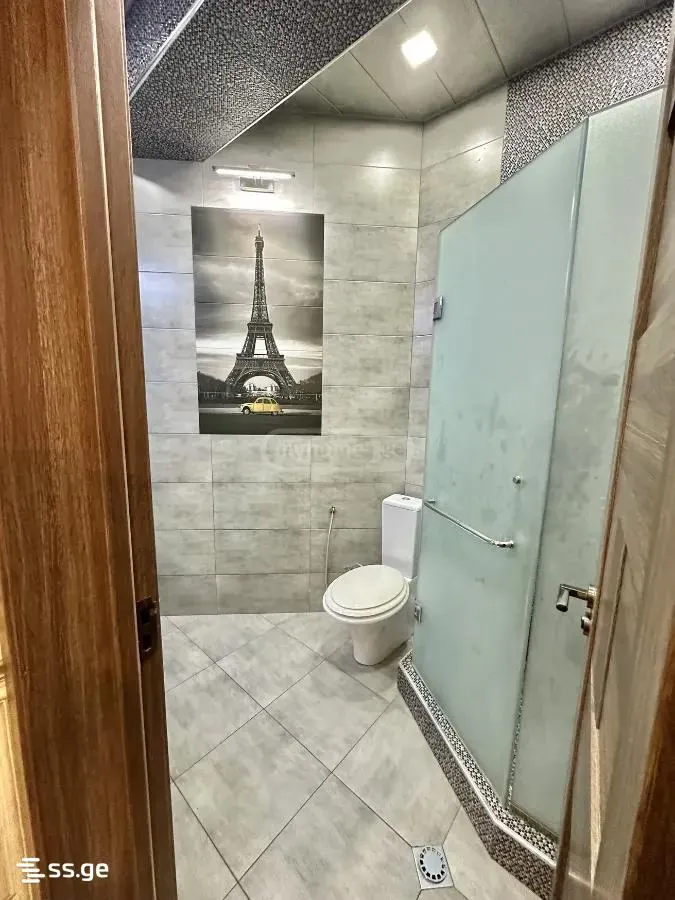 Apartment, 5-room, 180 m²