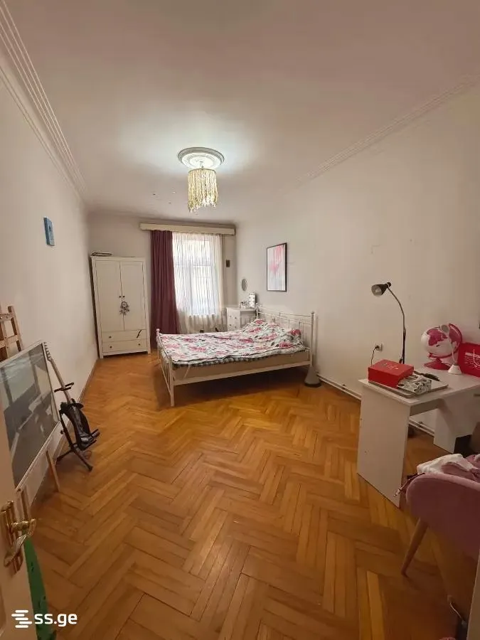 Квартира, 4-комн., 140 м²
