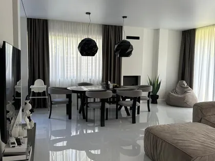 House, 5-room, 220 m²