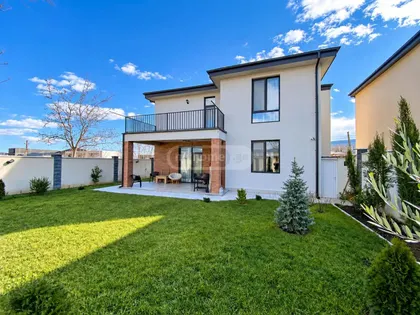 House, 5-room, 246 m²