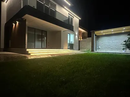 House, 8-room, 328 m²