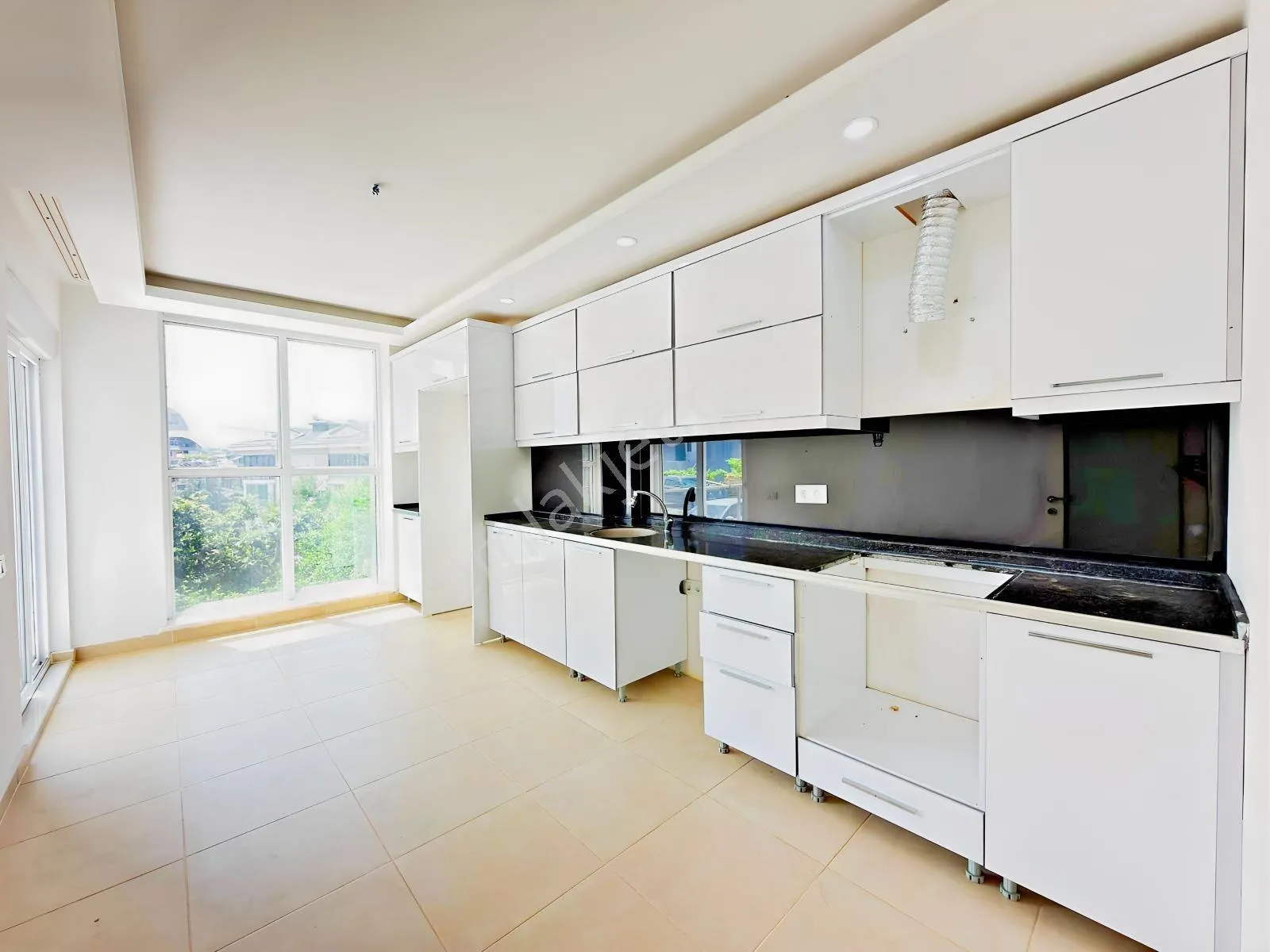Apartment, 4-room, 140 m²