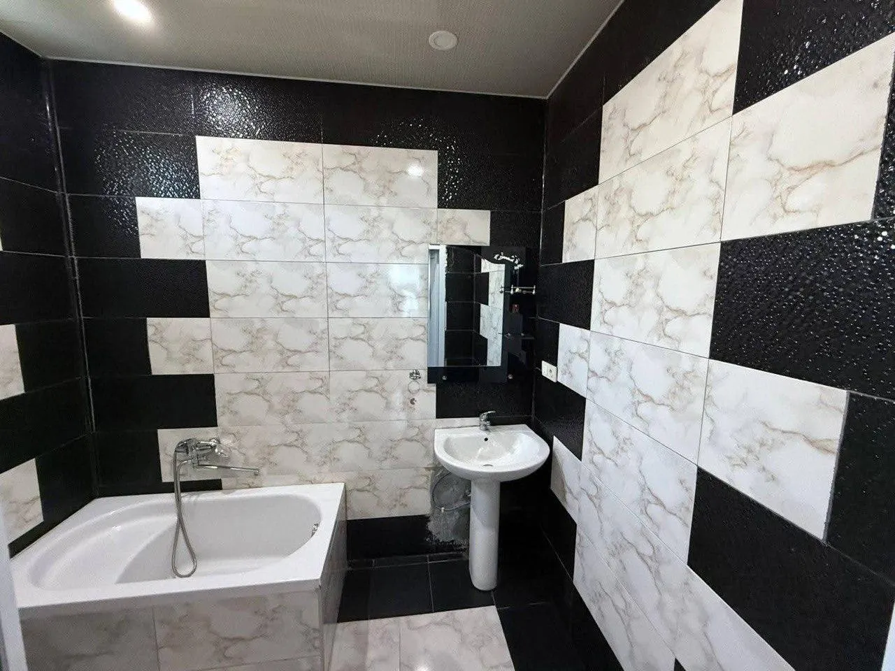 House, 4-room, 80 m²