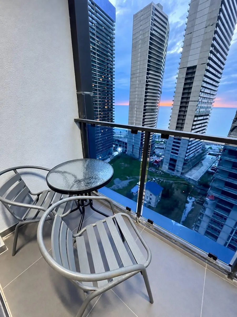 Квартира, 1-комн., 33.9 м², Komunna Tower