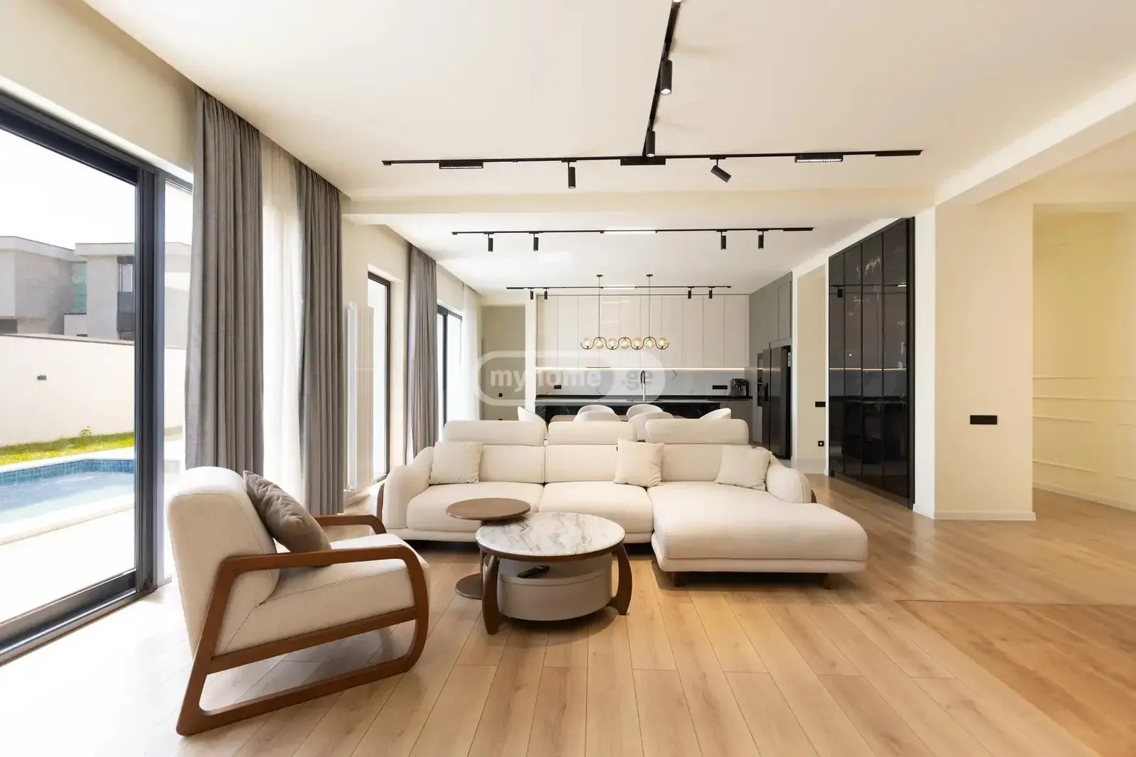 Дом, 5-комн., 385 м²