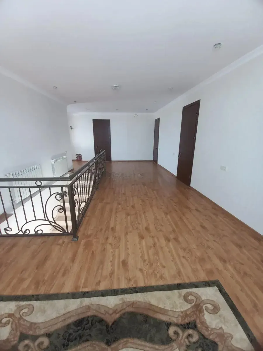 House, 8-room, 420 m²