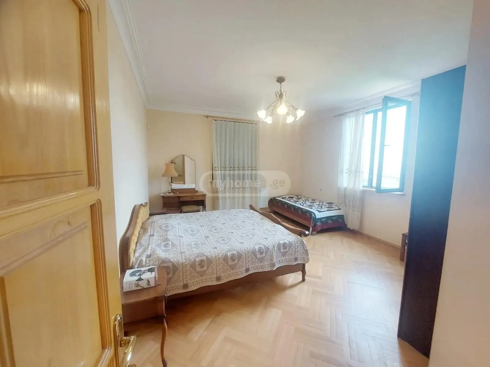 House, 5-room, 350 m²