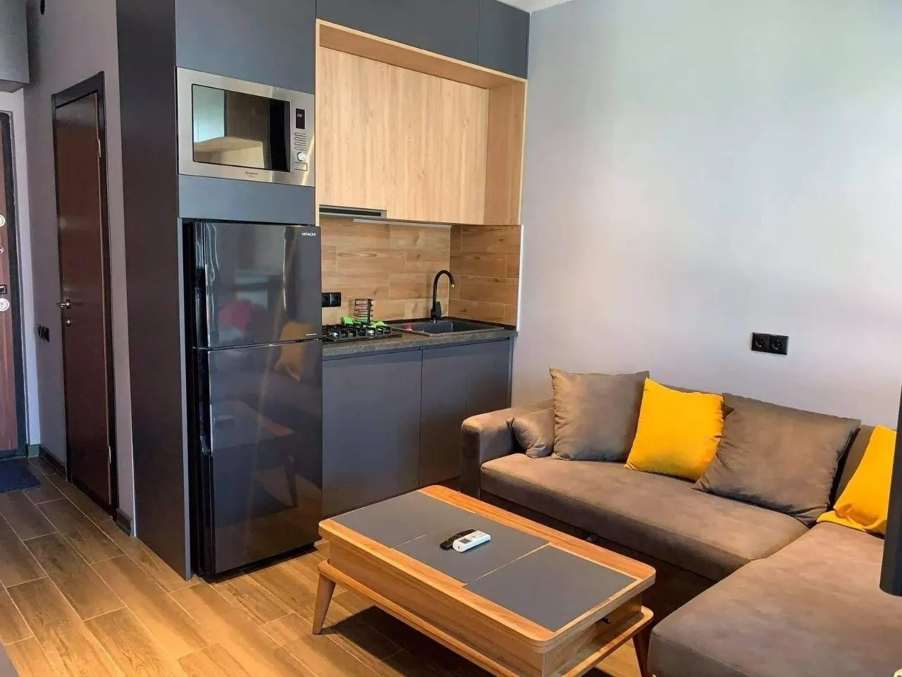 Квартира, 3-комн., 95 м², Mega City