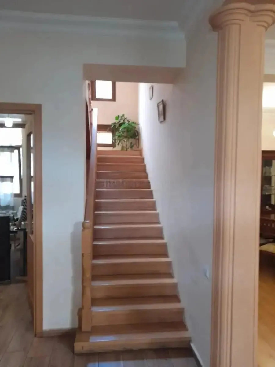 Дом, 8-комн., 360 м²