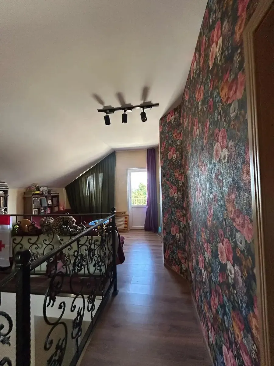 Дом, 6-комн., 220 м²