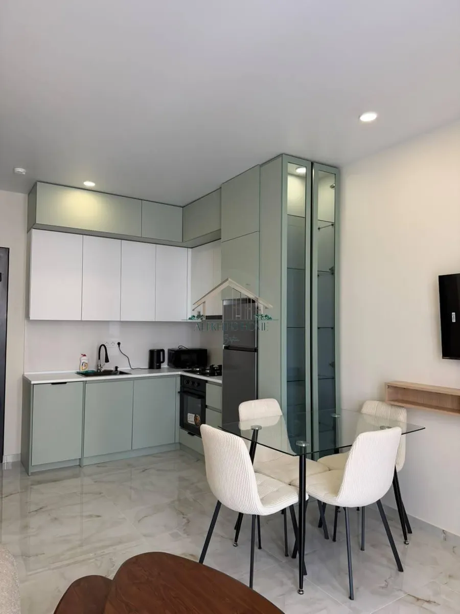 Квартира, 2-комн., 50 м², Royal Residence
