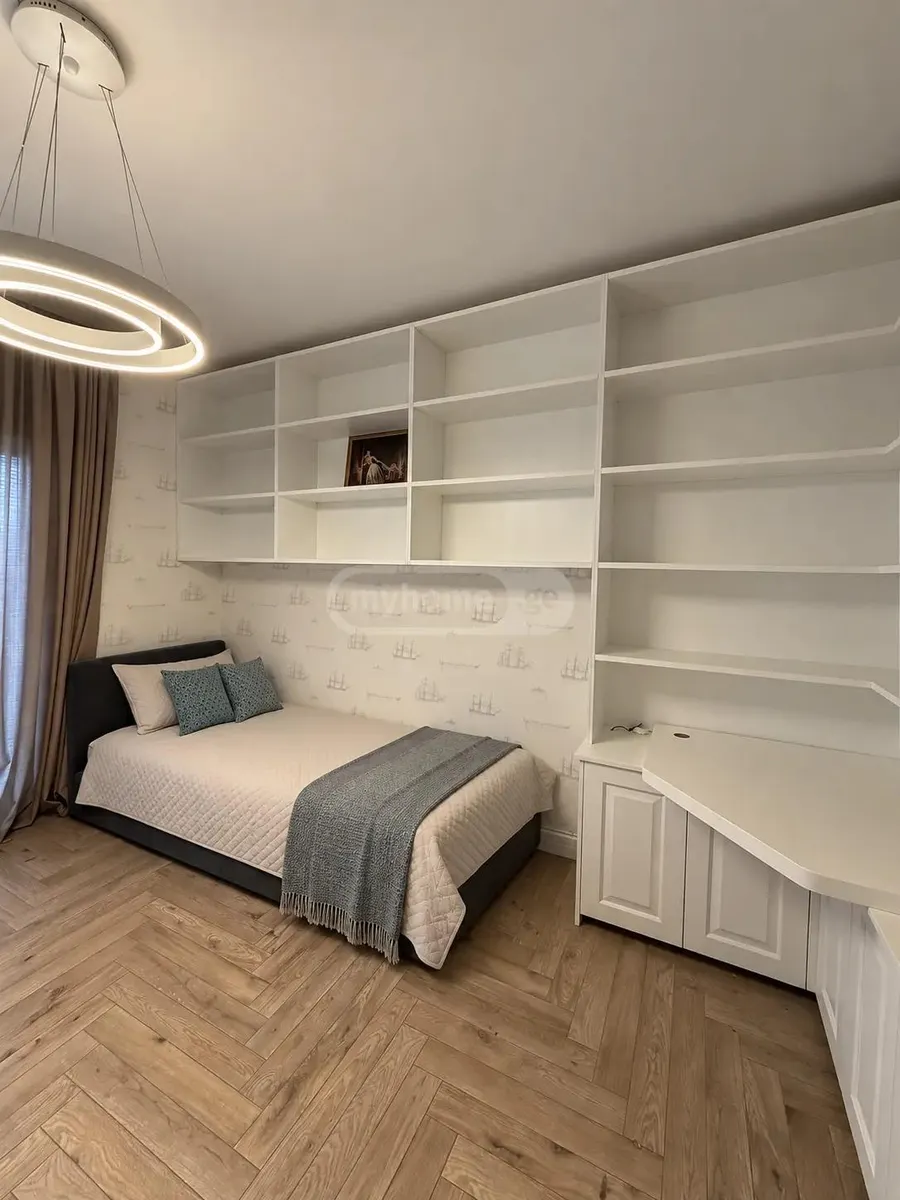 Дом, 5-комн., 600 м²