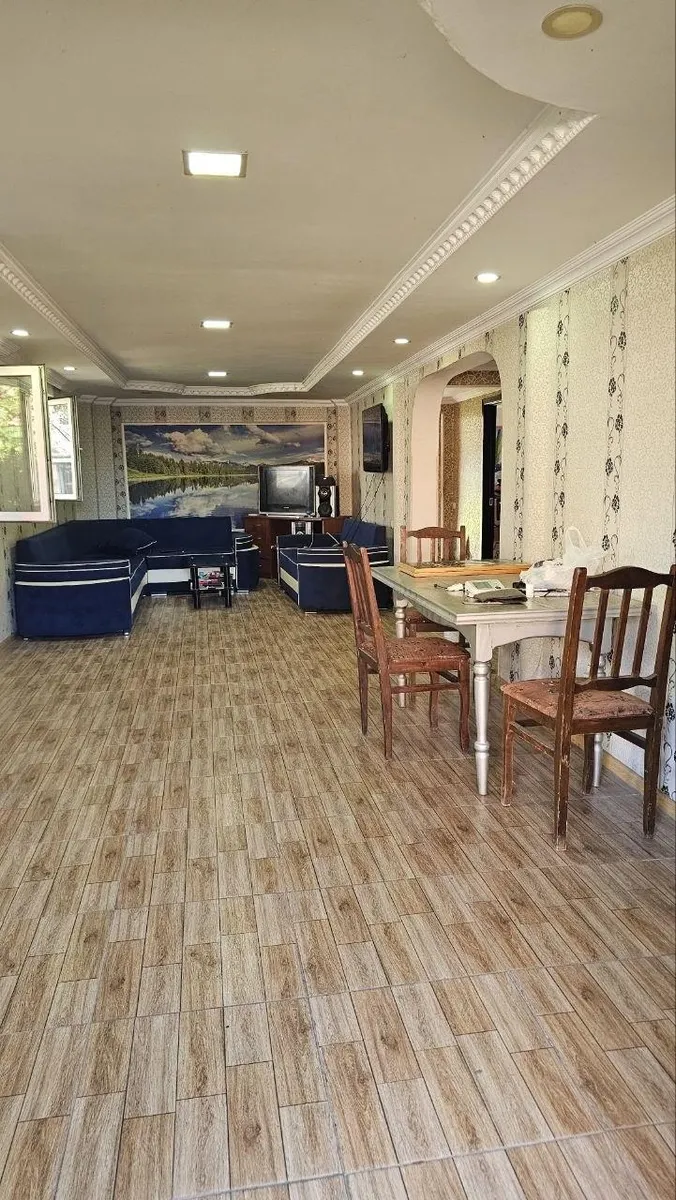 House, 6-room, 250 m²