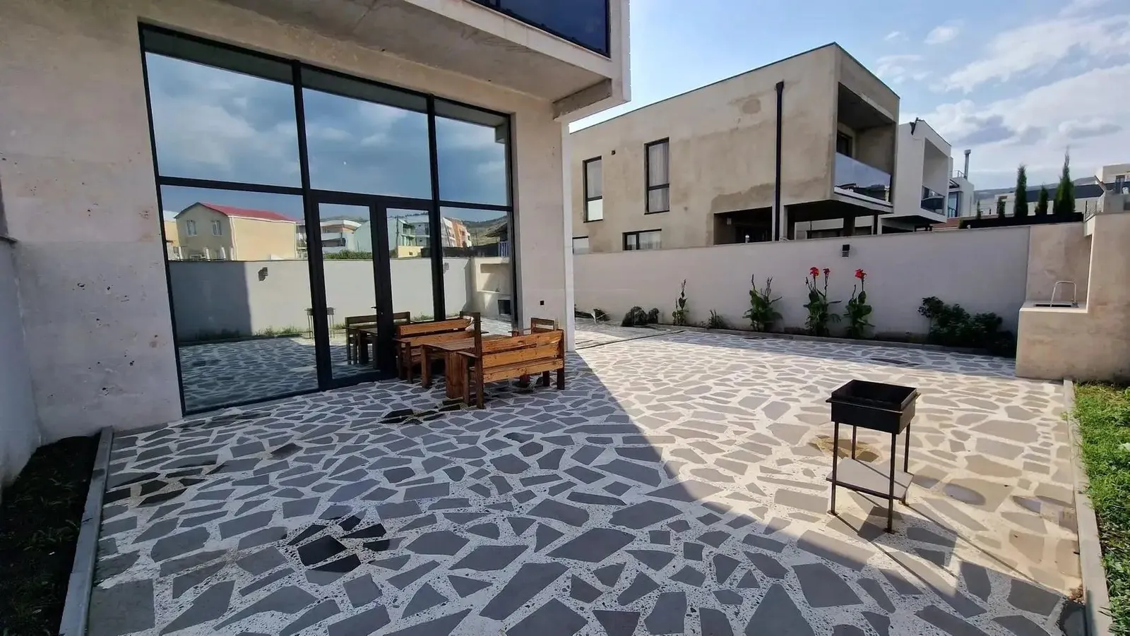 Дом, 6-комн., 320 м²