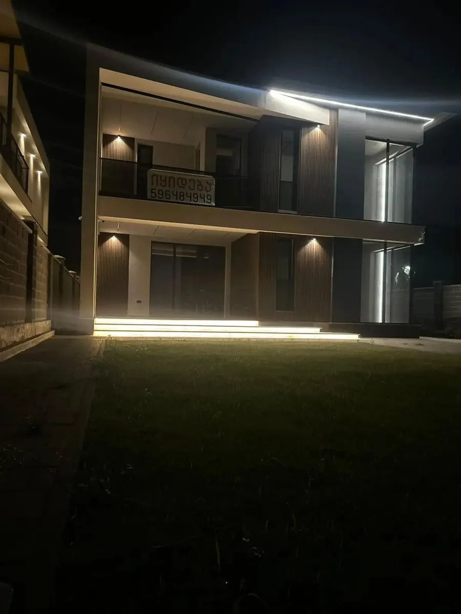 House, 8-room, 328 m²