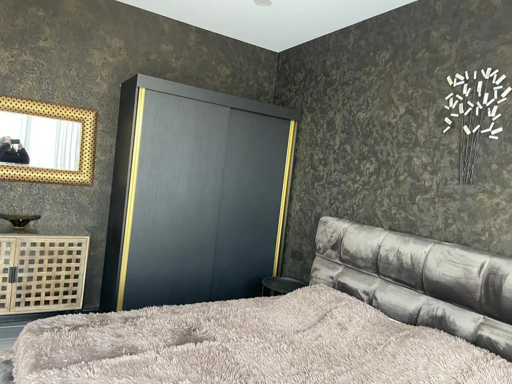 House, 5-room, 300 m²