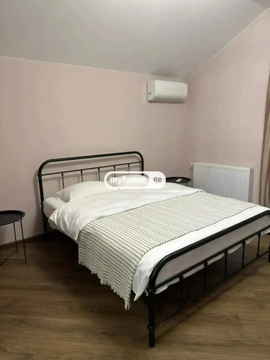House, 5-room, 200 m²
