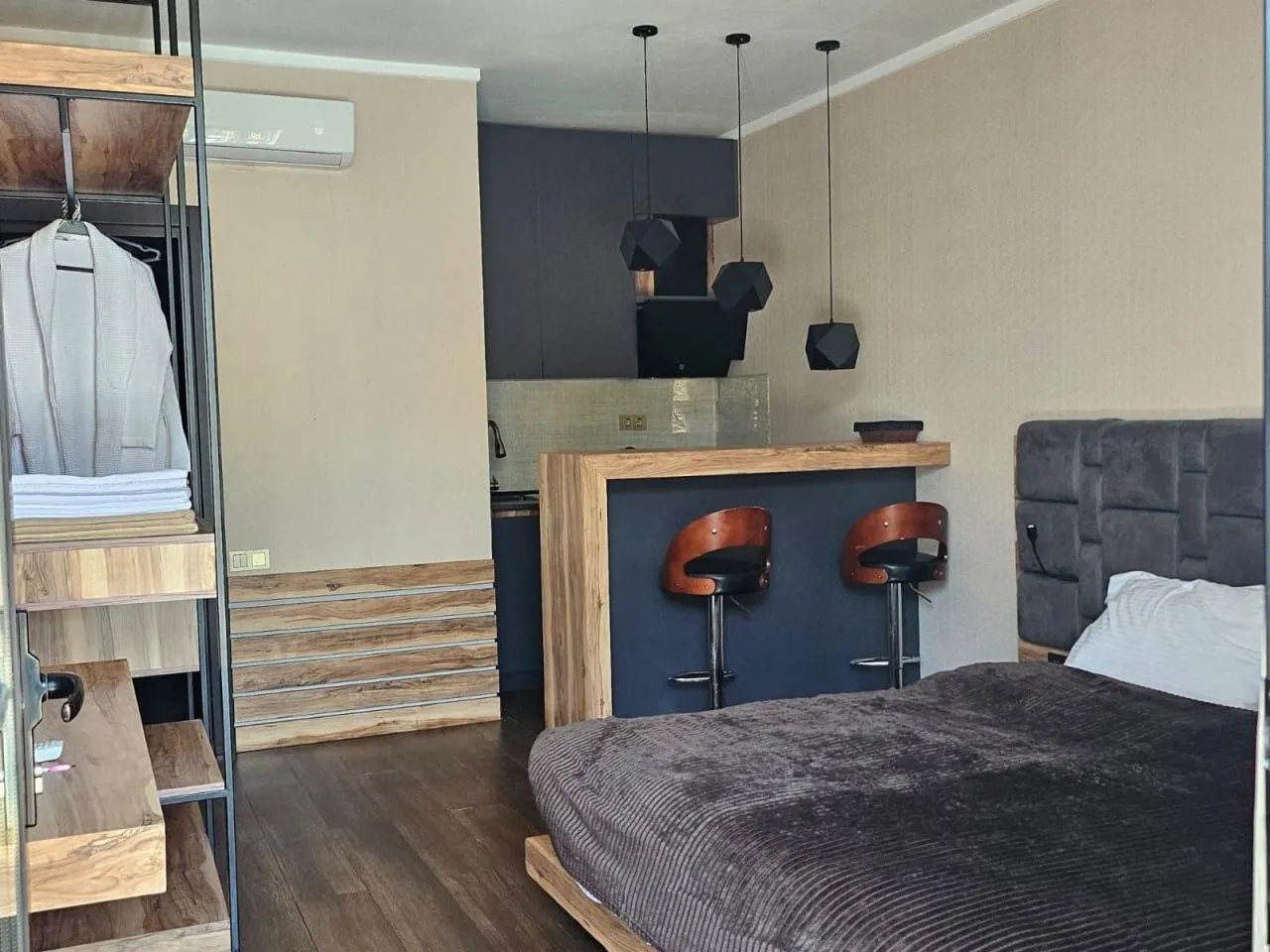 Дом, 5-комн., 200 м²