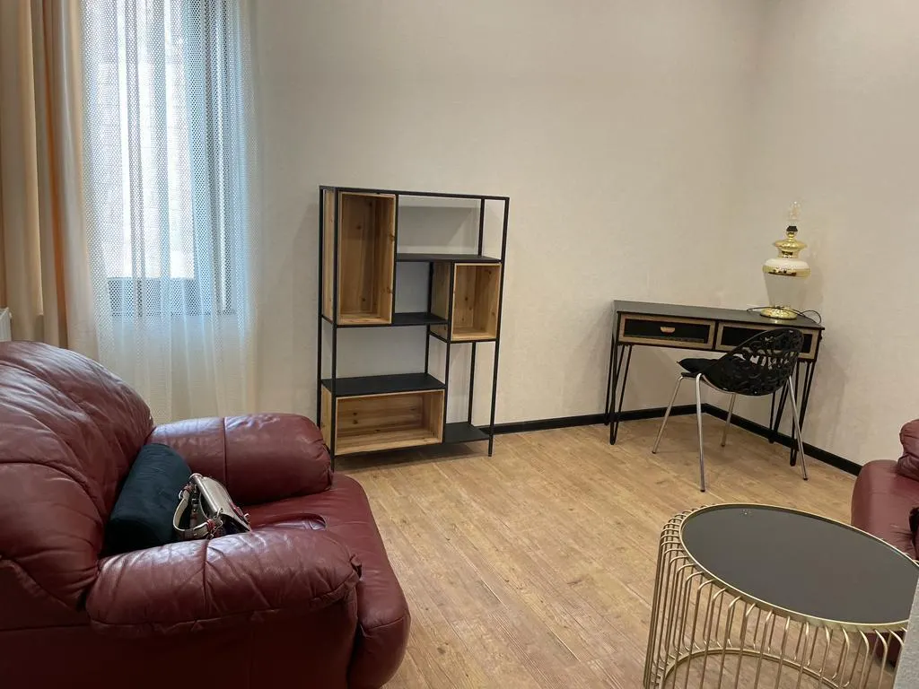 House, 5-room, 300 m²