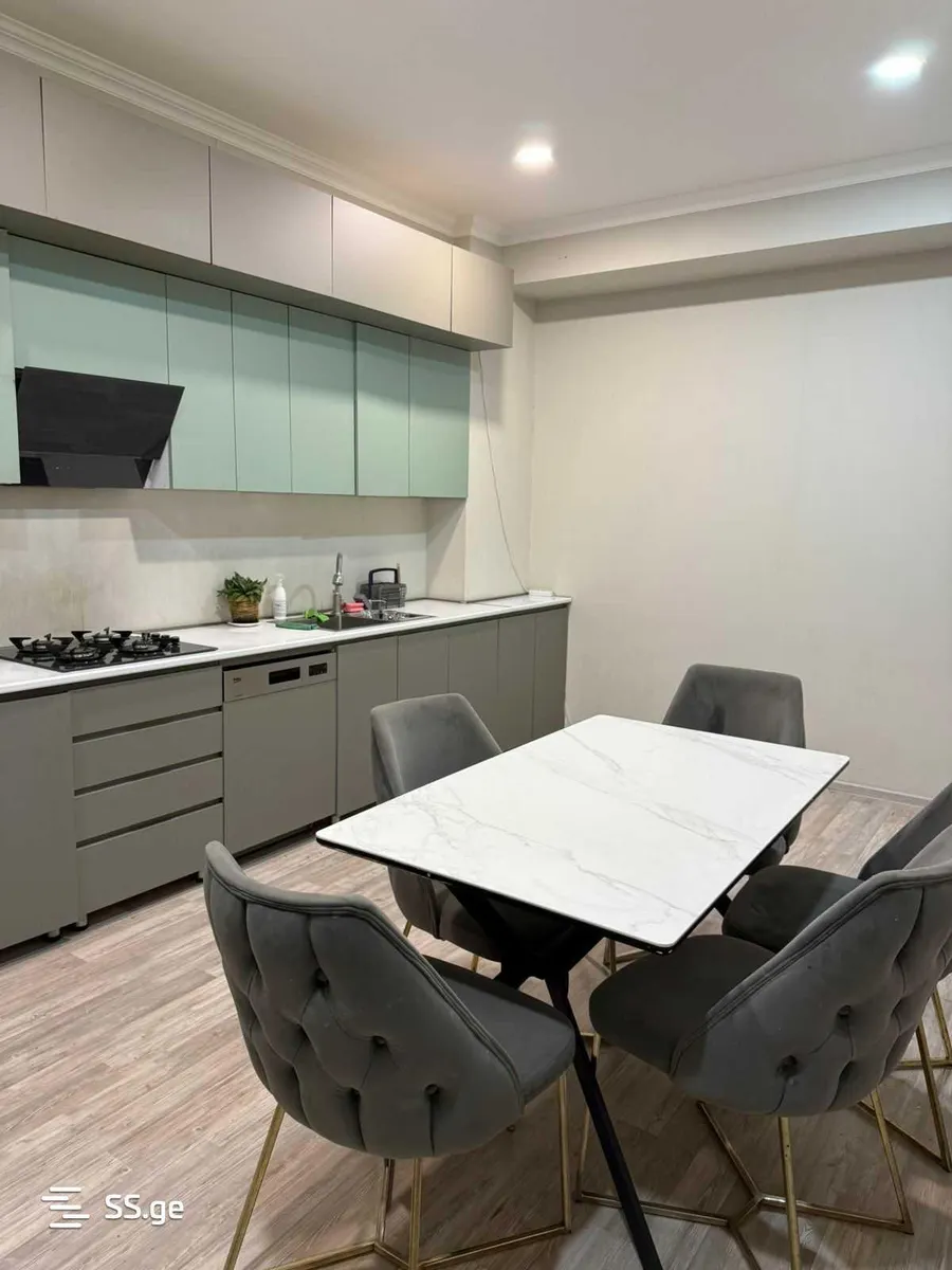 ბინა, 4-ოთახიანი, 150 მ², West House