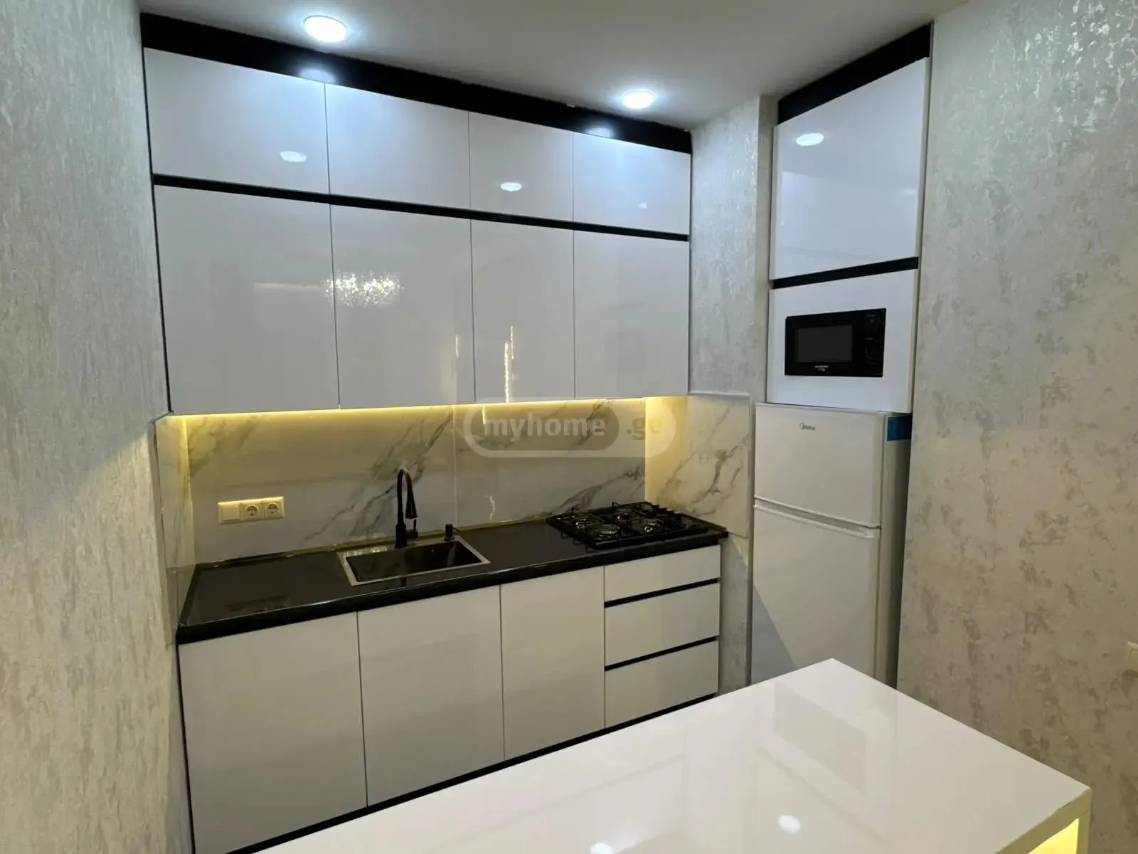 Квартира, 3-комн., 56 м²