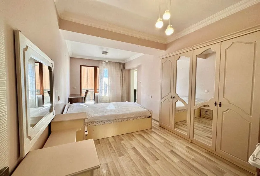 Apartment, 5-room, 130 m²