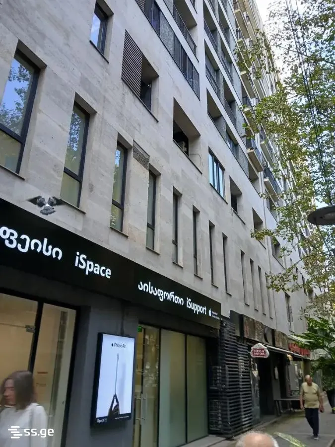 Квартира, 3-комн., 130 м²