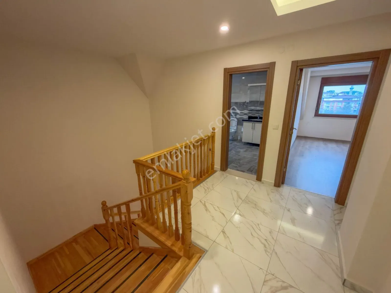 Apartment, 5-room, 182 m²