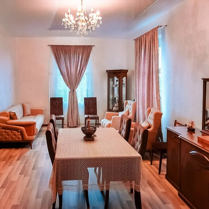 House, 4-room, 250 m²
