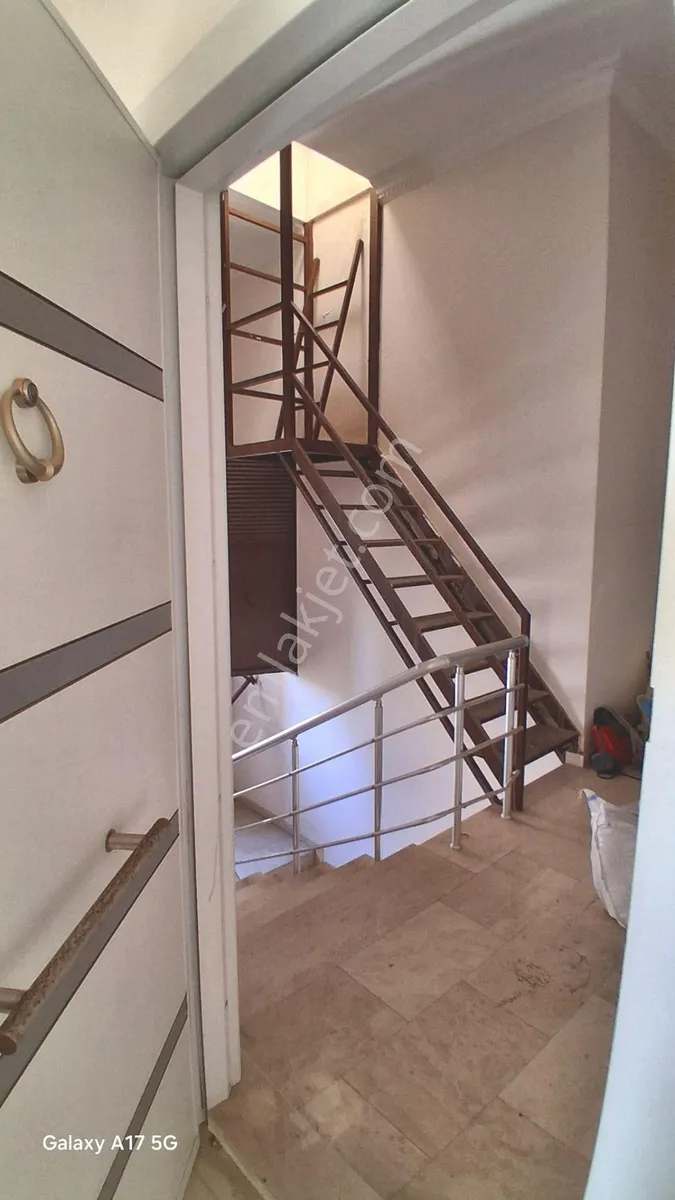 Apartment, 7-room, 300 m²