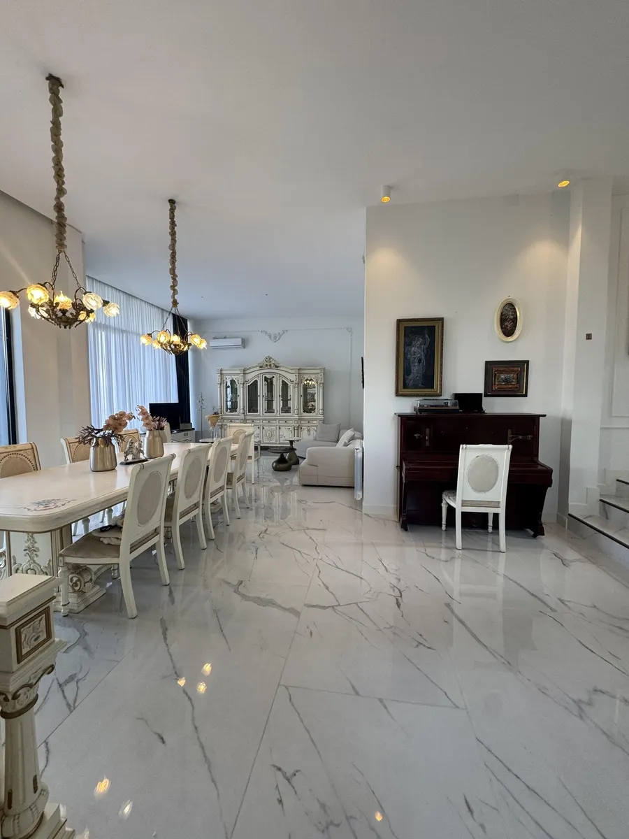 Дом, 5-комн., 600 м²