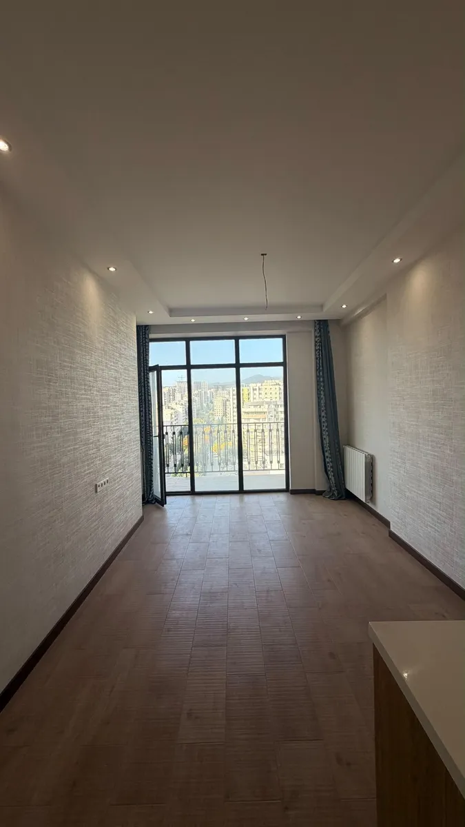 Квартира, 3-комн., 77 м²