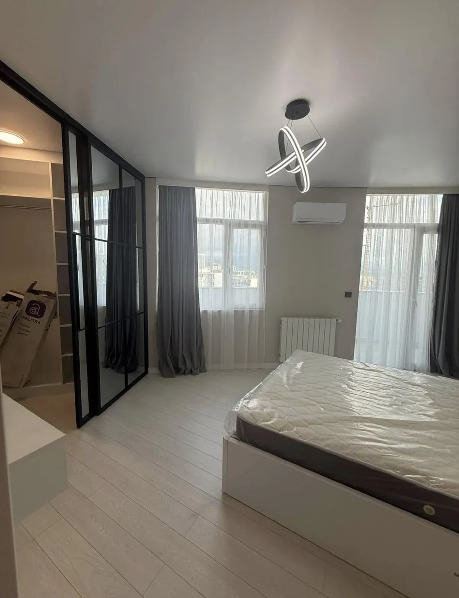 Квартира, 3-комн., 96 м², Mega City