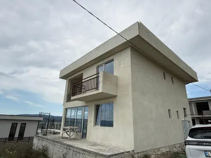 Дом, 4-комн., 200 м²