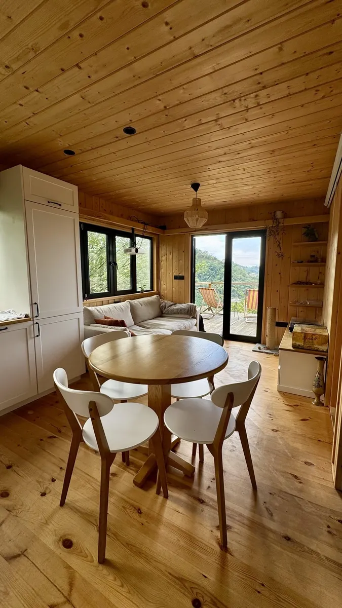 House, 3-room, 210 m²
