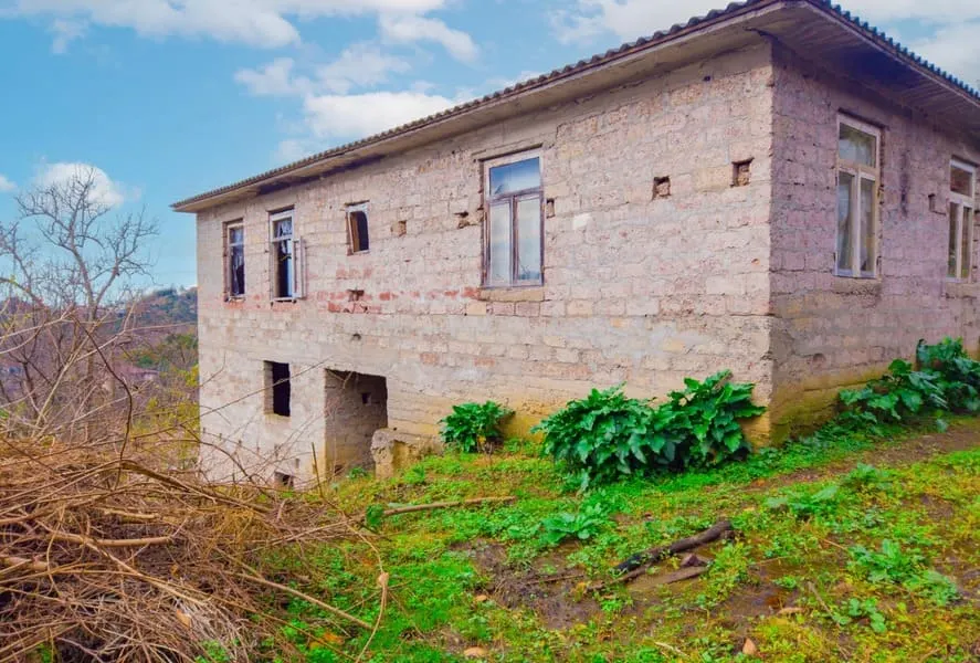 Land, 2504 m²