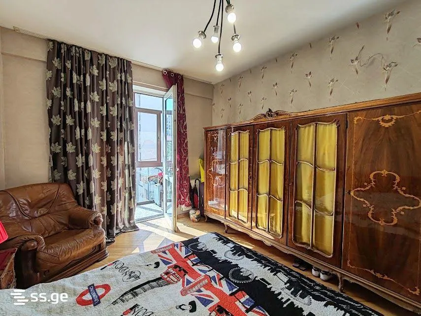 Квартира, 3-комн., 85 м²