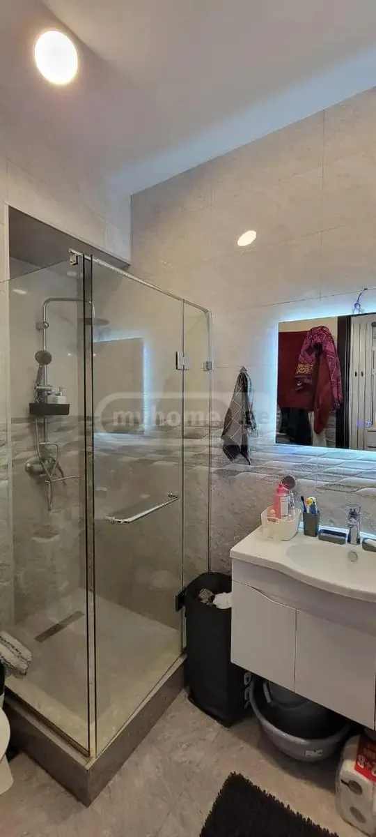 Квартира, 3-комн., 141 м²