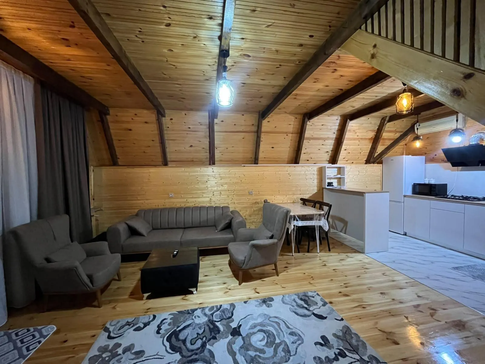 House, 3-room, 90 m²