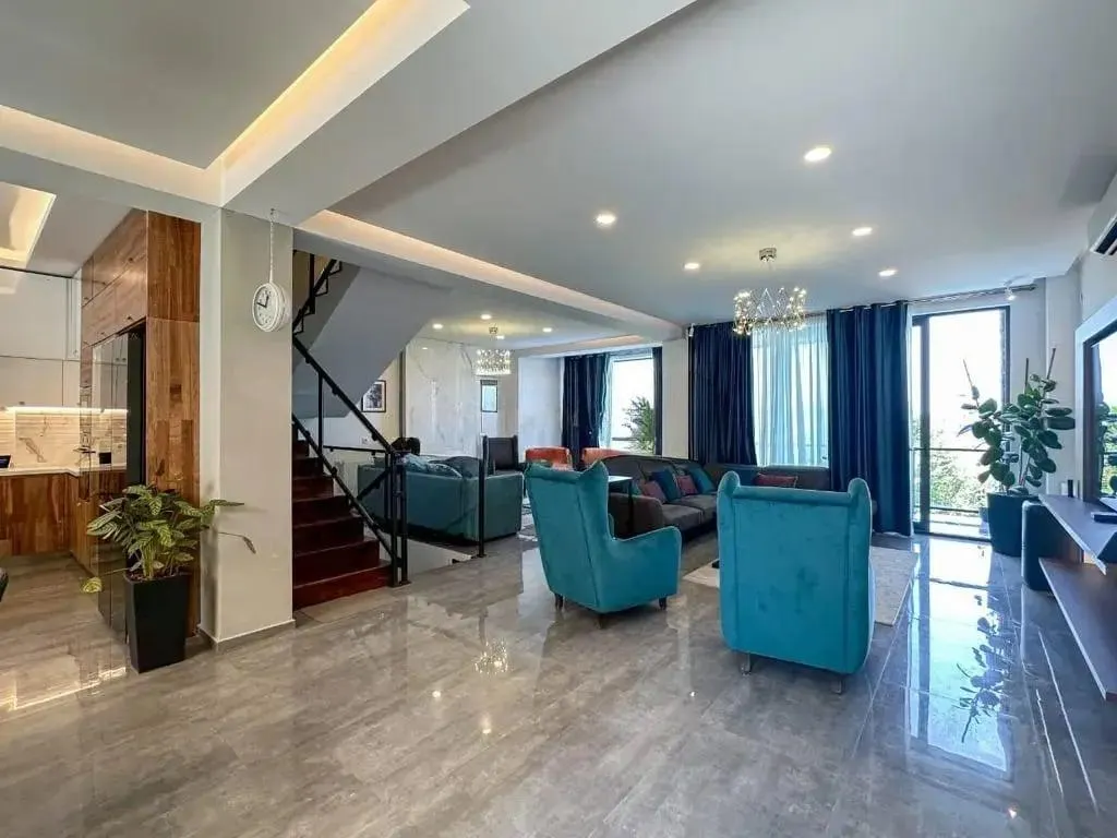 House, 9-room, 280 m²