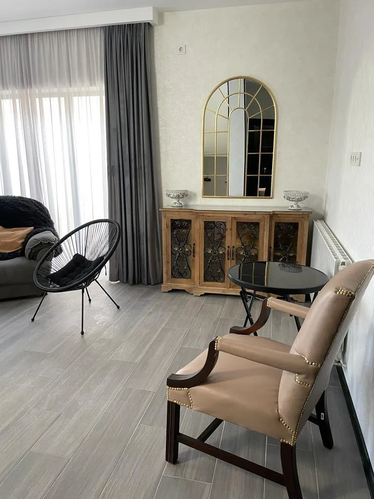 House, 5-room, 300 m²
