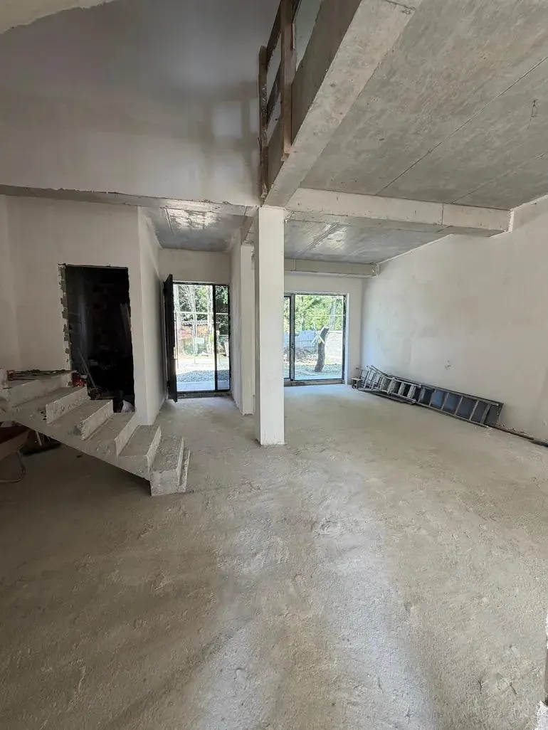 House, 5-room, 200 m²