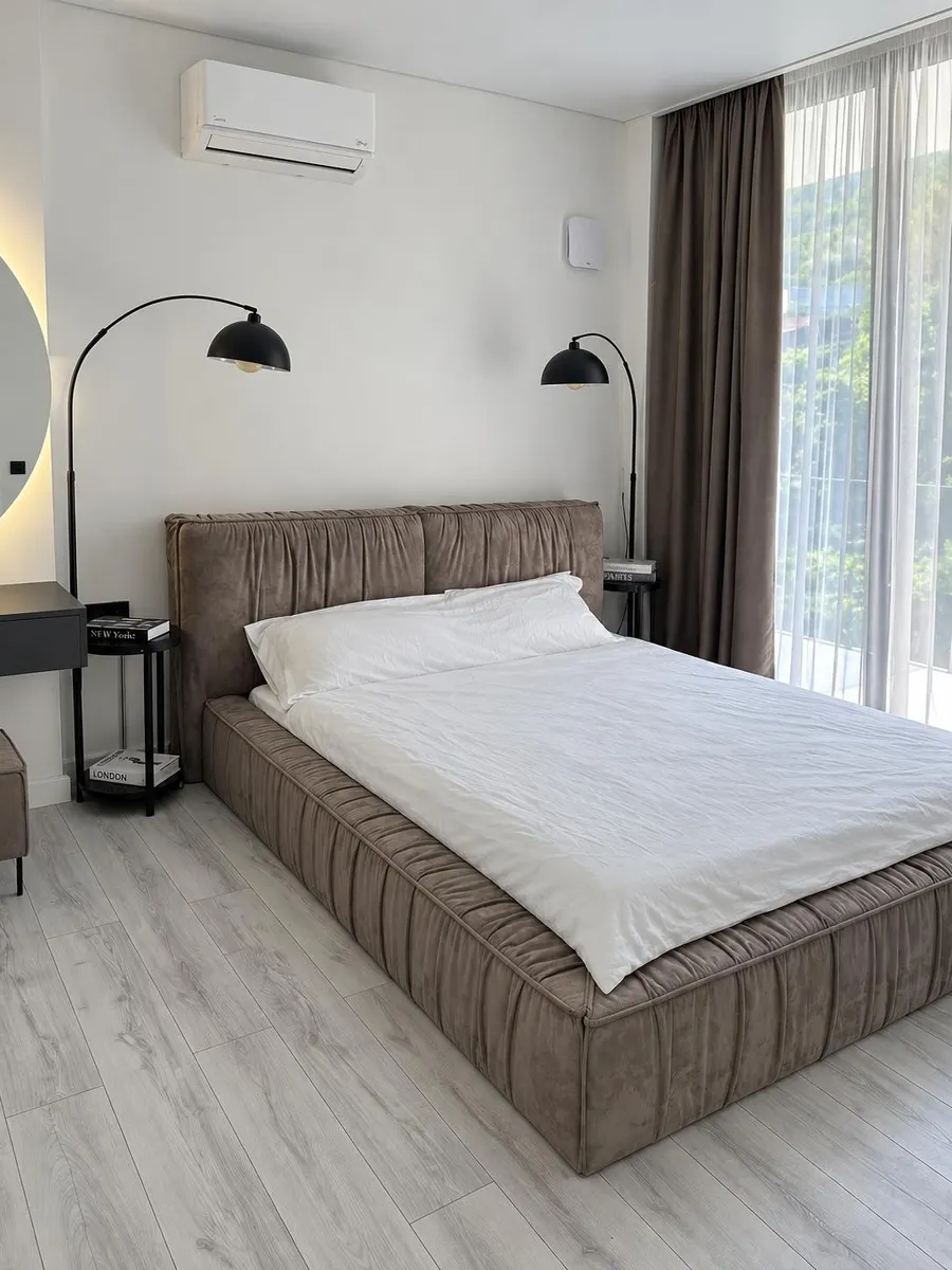 House, 4-room, 220 m²