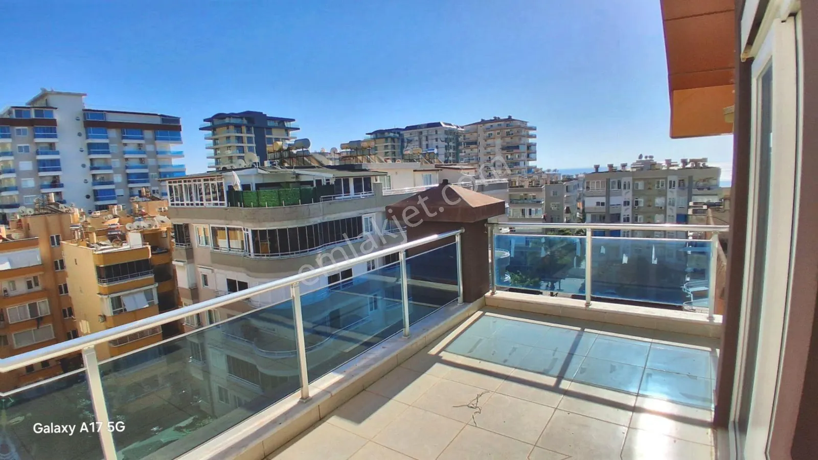 Apartment, 7-room, 300 m²